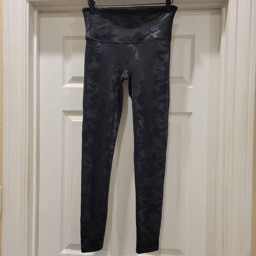 Spanx camo leggings, size Large
